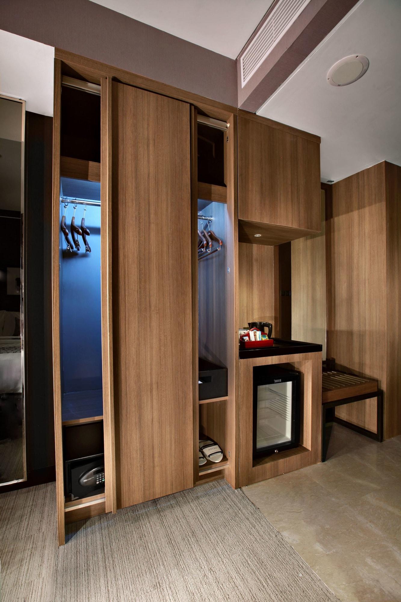 Aston Priority Simatupang Hotel And Conference Center Jakarta Eksteriør bilde