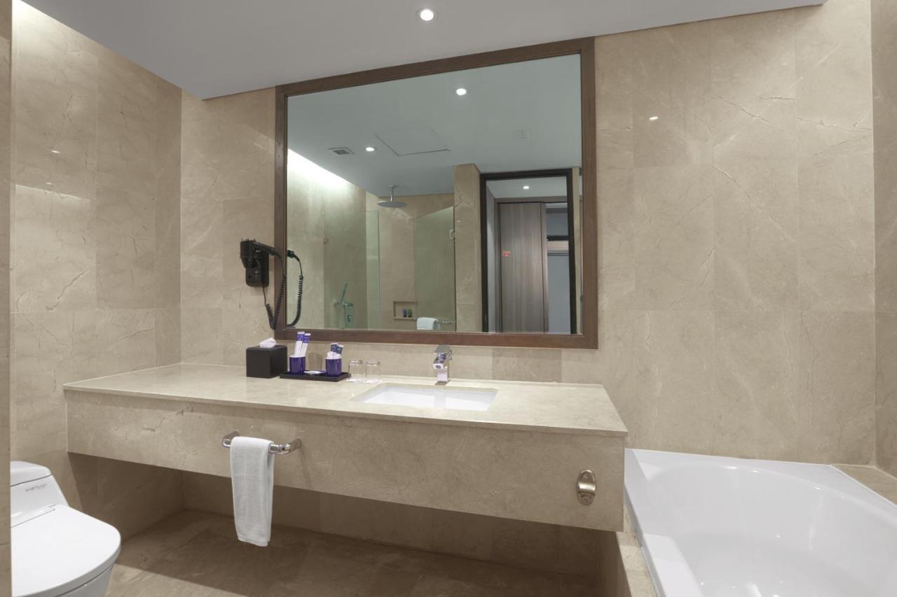 Aston Priority Simatupang Hotel And Conference Center Jakarta Eksteriør bilde